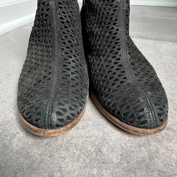 Vince Camuto Phandra Black Suede Perforated Heel Buckle Ankle Zip Booties 8.5 - Picture 6 of 11